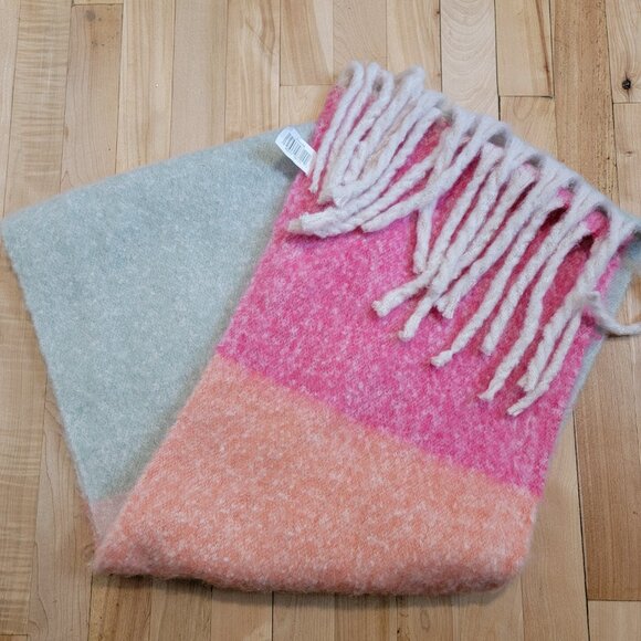 NEW Scarf - Picture 2 of 3